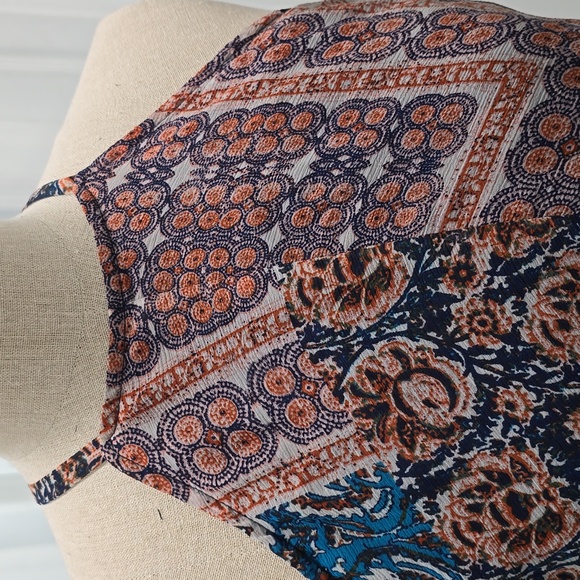 Boho Halter Top – Flowing & Patterned Perfection - Picture 2 of 4